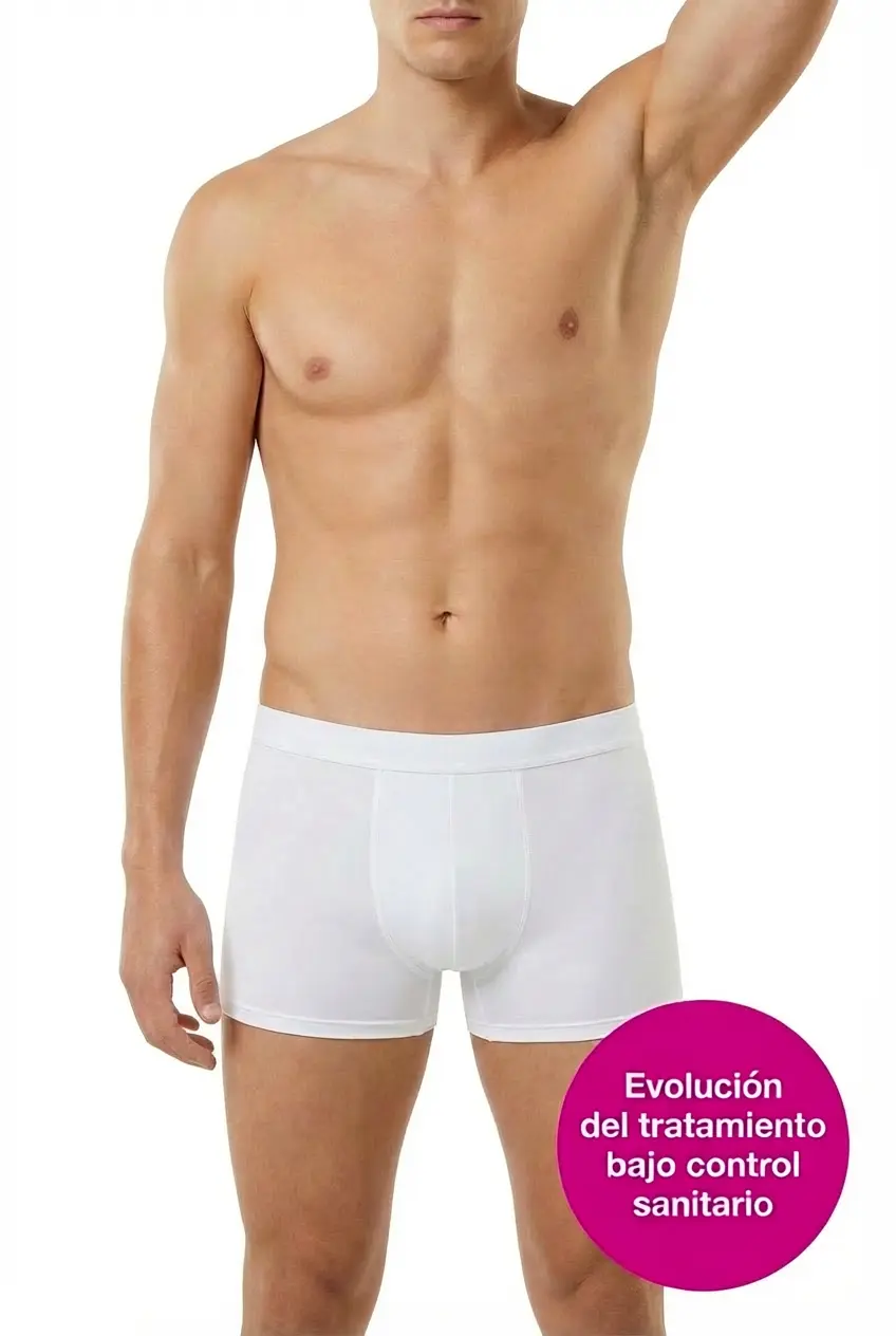 Hombre con torso y piernas visibles como referencia a tratamientos de depilación láser corporal.