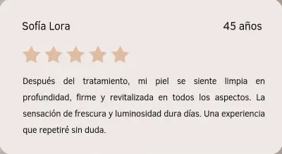 Tarjeta con reseña de Sofía Lora sobre su experiencia con Vegan Glow Facial en Depidi.